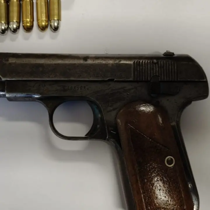 Controlli dei Carabinieri, due persone arrestate per spaccio: trovata anche un'arma