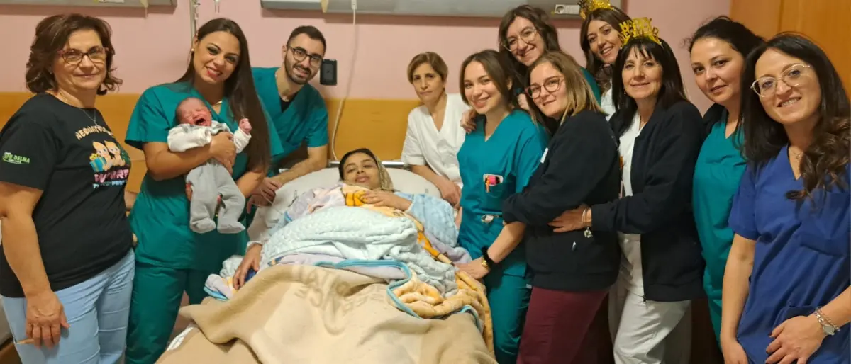 Cosenza festeggia il primo bimbo nato in città a mezzanotte in punto