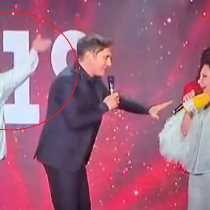 \"Teste di...\" l'inaspettato fuorionda in diretta al Capodanno Rai. Ecco cos'è successo - VIDEO