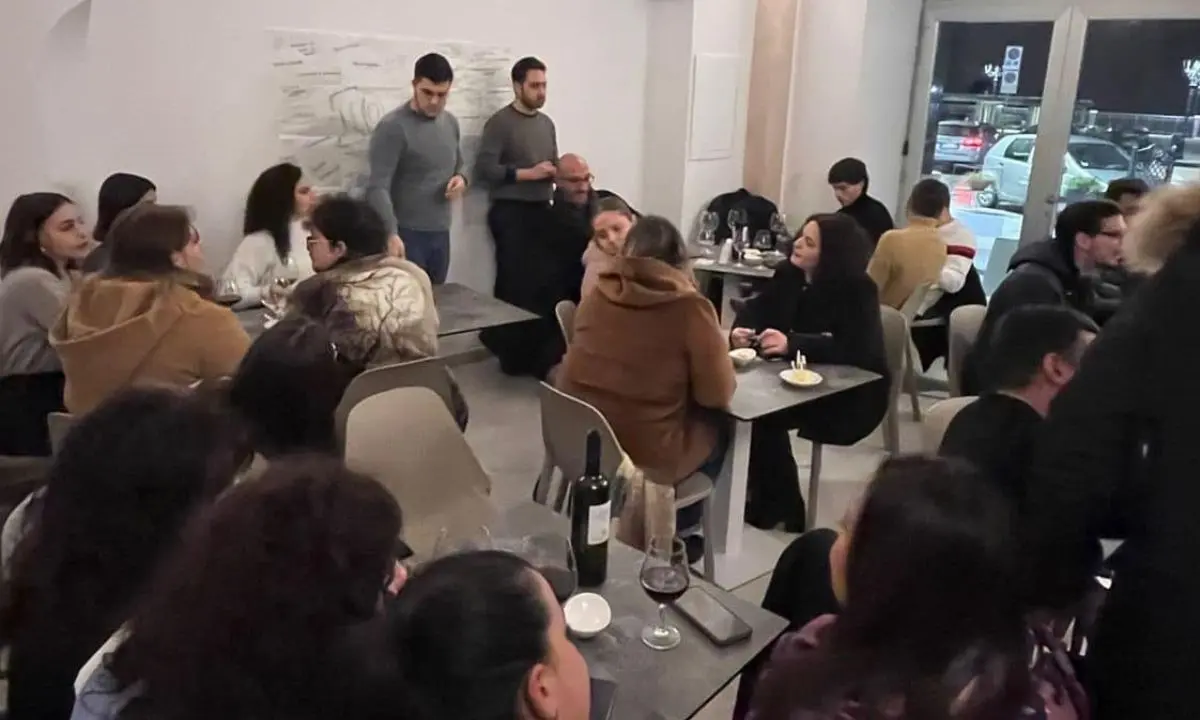 Cetraro, chiacchiere da bar (e lezioni di vita) con i ragazzi dell'oratorio