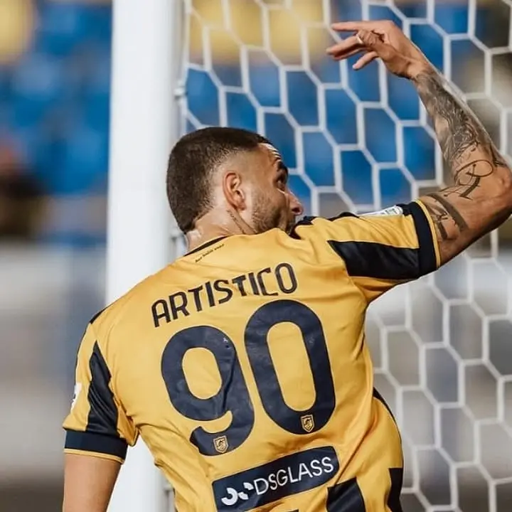 Cosenza-Artistico: fumata bianca. Tutto fatto per l'attaccante