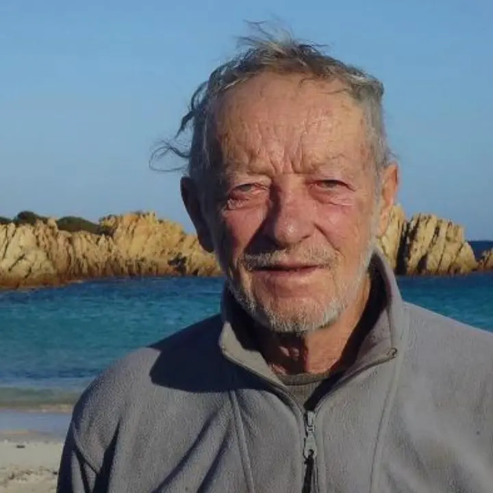 Addio a Mauro Morandi, l’eremita di Budelli che ha custodito l’isola per 32 anni