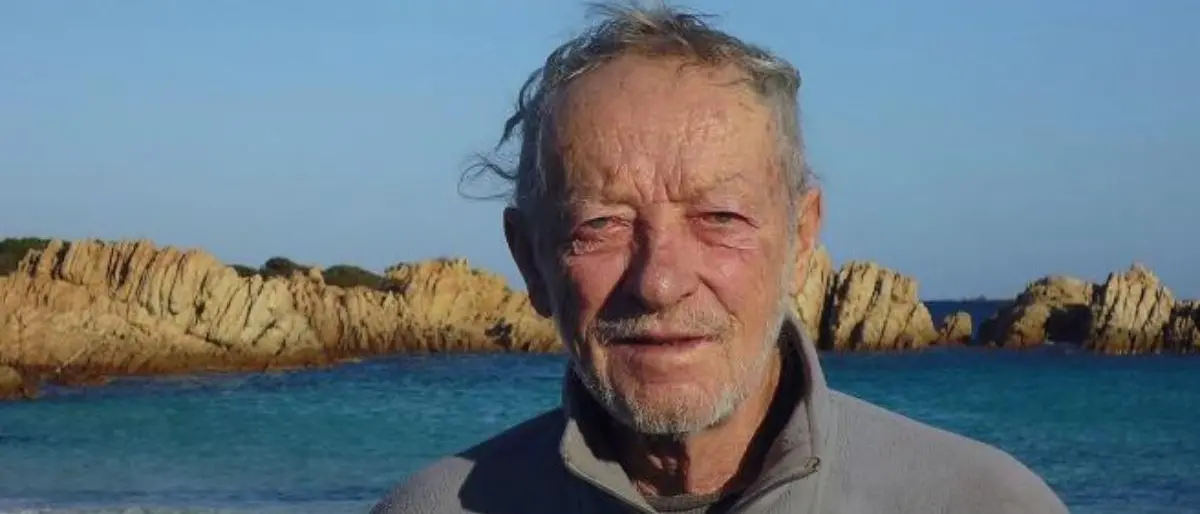 Addio a Mauro Morandi, l’eremita di Budelli che ha custodito l’isola per 32 anni