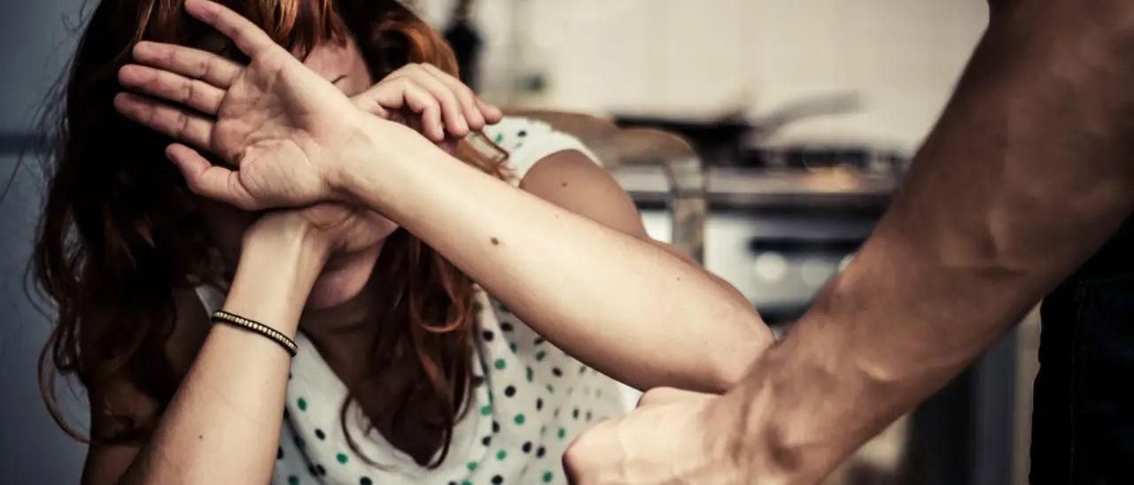 Violenza domestica a Lattarico: arrestato 32enne per maltrattamenti