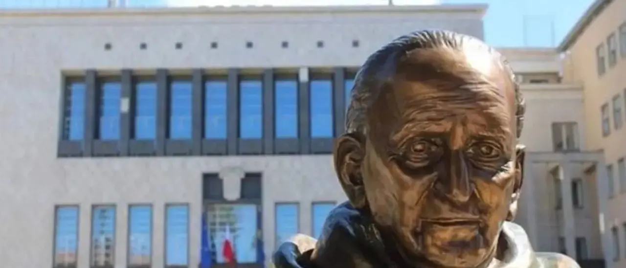 Trasferimento statua Giacomo Mancini, la Fondazione diffida il Comune di Cosenza