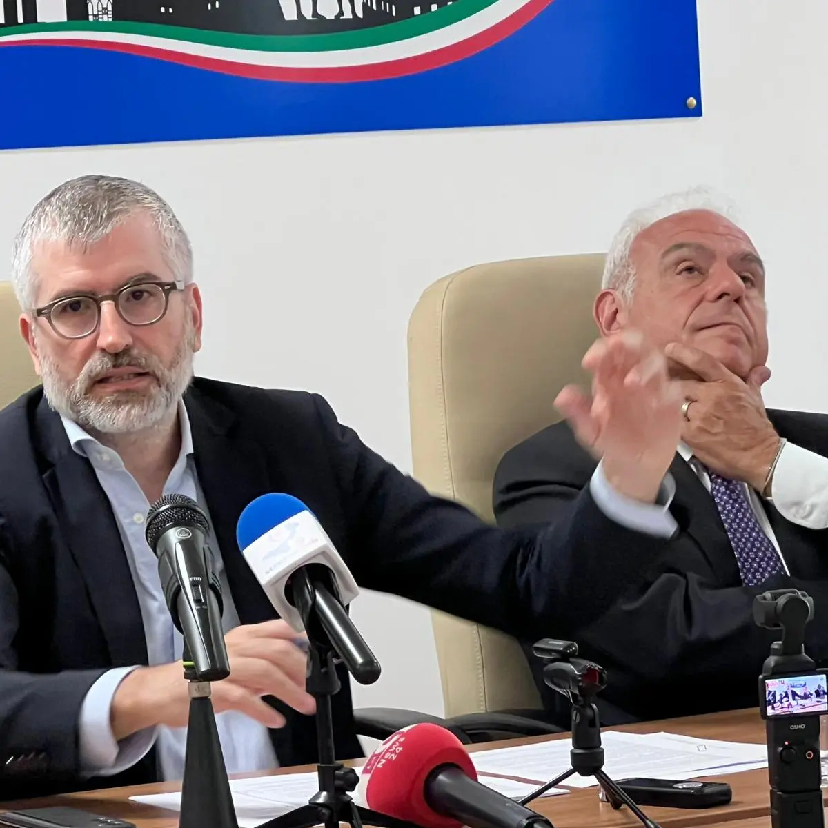 La Medusa criminale, Lombardo racconta il network che traffica in esseri umani: «Cambiano le rotte ma il business si adatta»\n