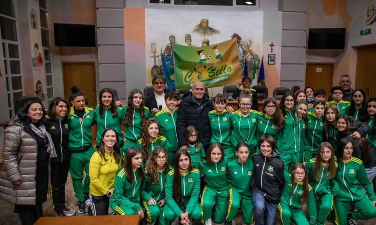 Calcio femminile, i politici si autotassano per sostenere il Cus Cosenza