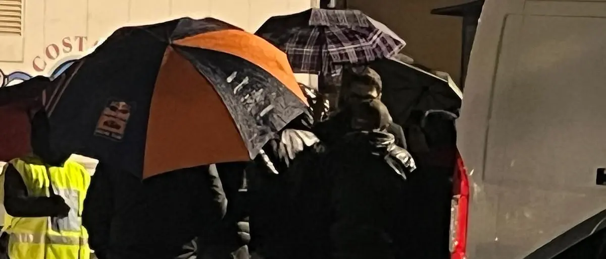 Cosenza, confronto a fine gara tra i tifosi ed il Direttore Delvecchio