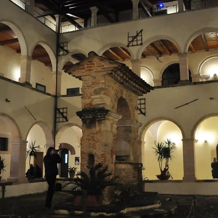 Cosenza, matrimoni e unioni civili al Museo dei Brettii. Ma solo se paghi e di lunedì o giovedì\n