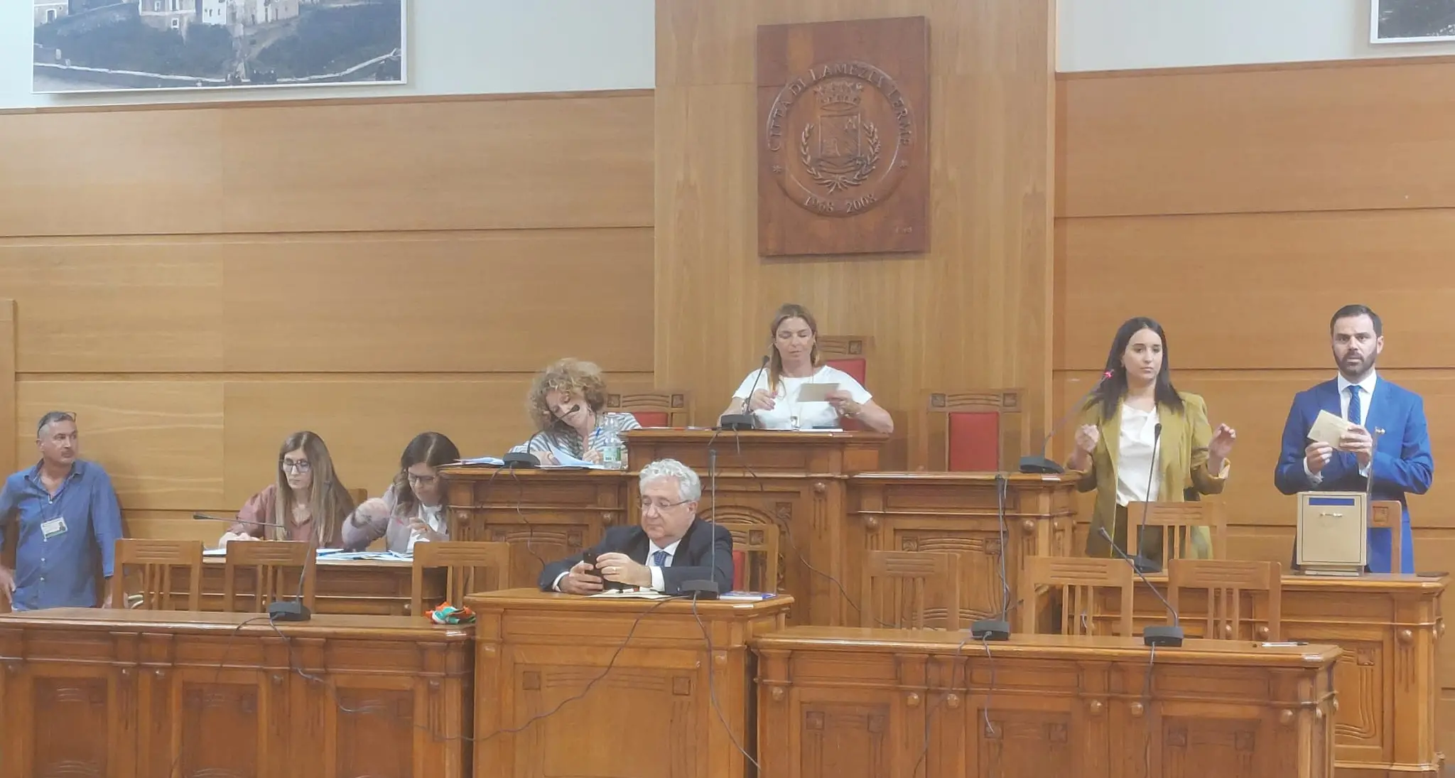 Lamezia Terme, Murone vara la giunta: a Lega, Fdi e Noi Moderati vanno due assessori. Ecco i nomi