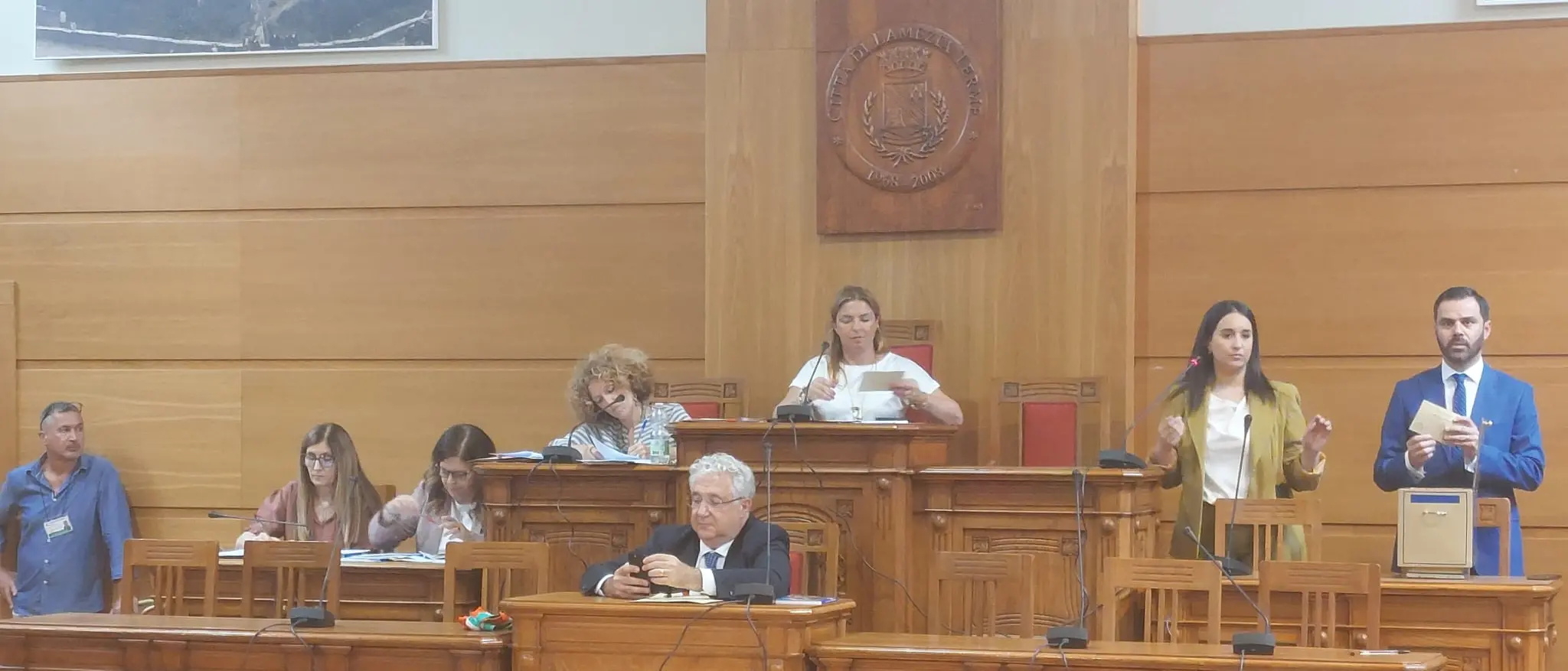 Lamezia Terme, Murone vara la giunta: a Lega, Fdi e Noi Moderati vanno due assessori. Ecco i nomi\u00A0\n