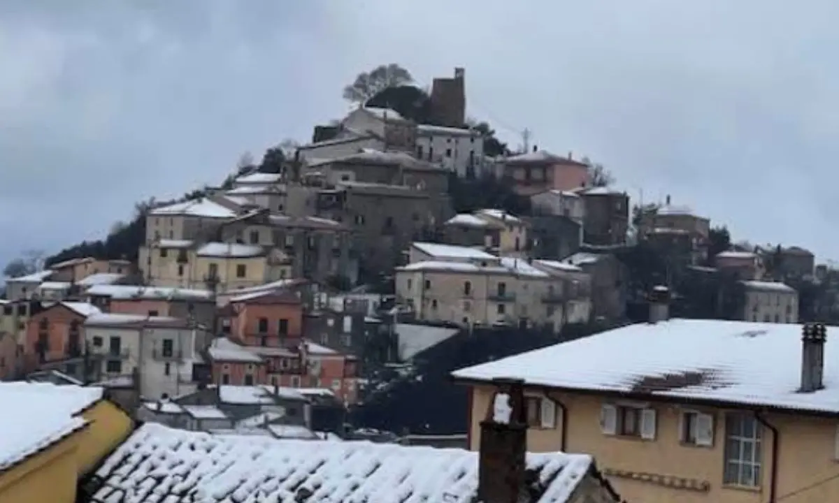 Neve e maltempo, ad Acri e Paola scuole chiuse anche domani - LIVE