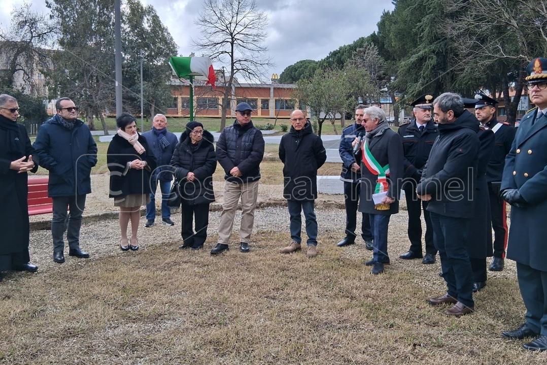 i-giardini-del-liceo-scientifico-pitagora-di-rende-intitolati-a-maria
