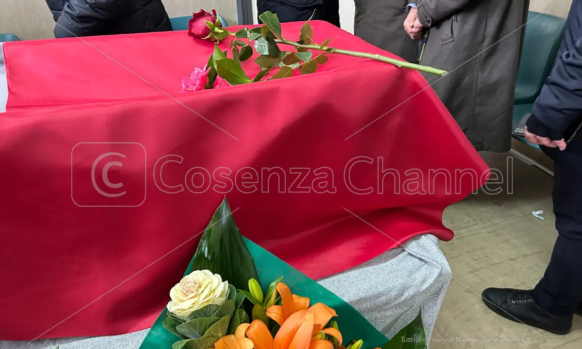 Franco Piperno e la camera ardente lontana dal Comune di Cosenza, un gesto che fa discutere