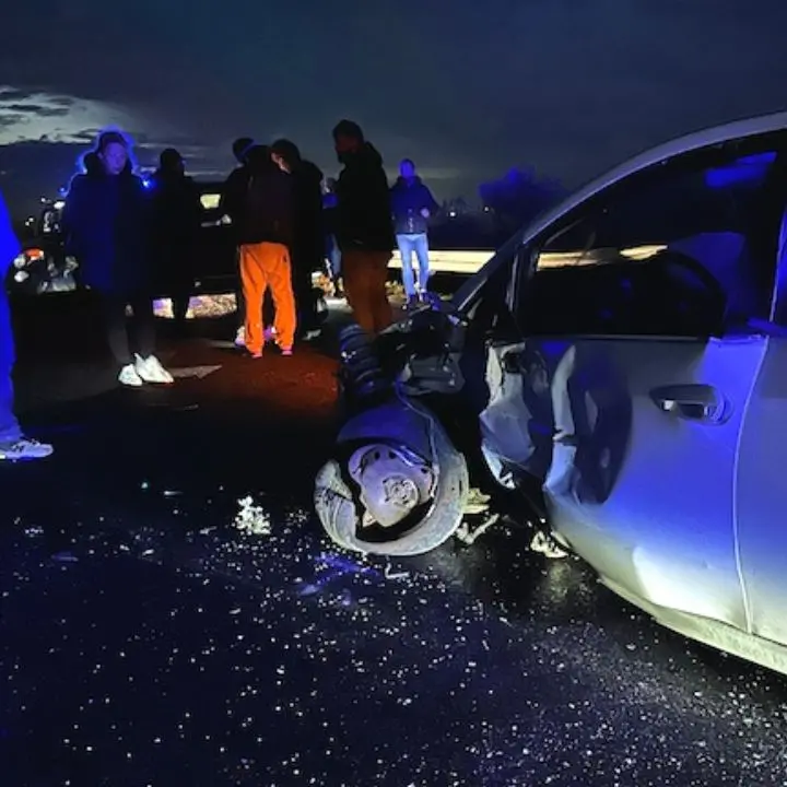 Rossano, violento scontro tra due auto sulla vecchia statale