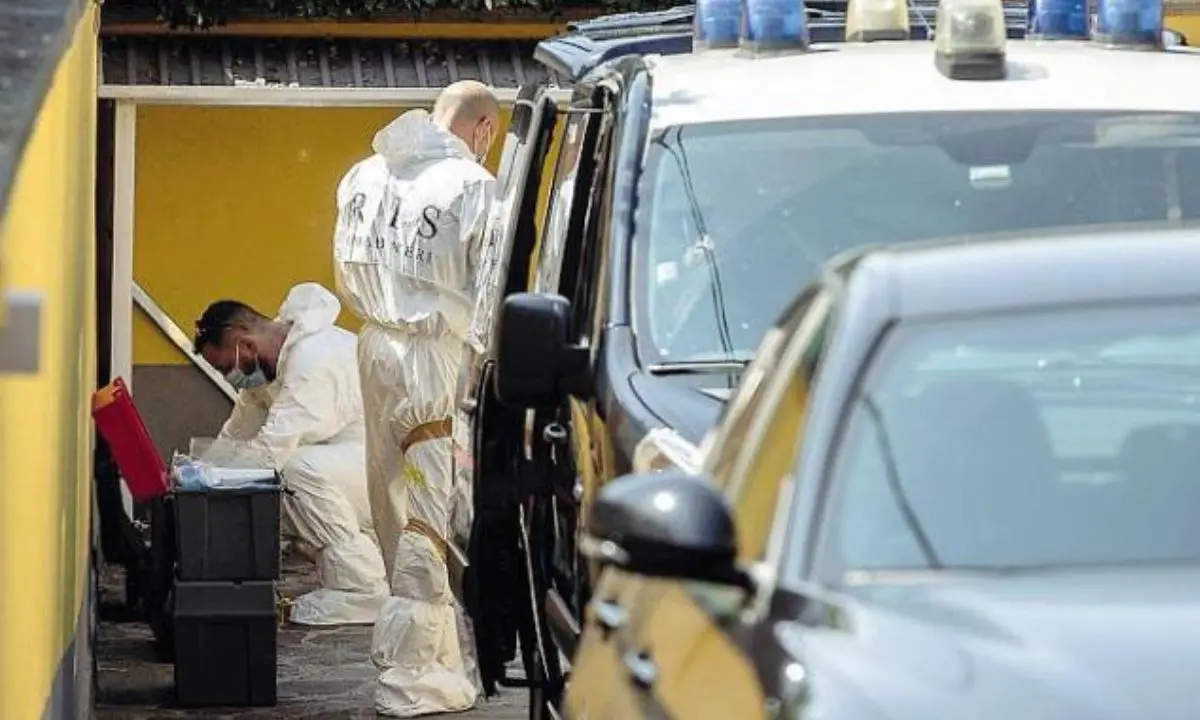 Neonati uccisi e sepolti, la madre torna sulla scena del crimine... per viverci