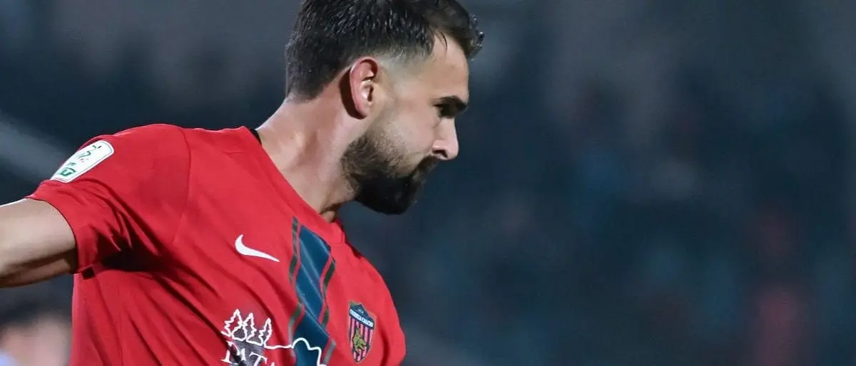 Catanzaro-Cosenza, leader a confronto: Iemmello contro Micai