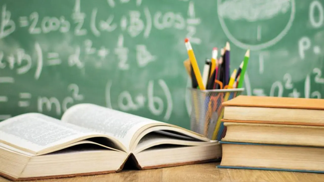 Palpeggiamenti a scuola: docente ai domiciliari, preside indagata per favoreggiamento