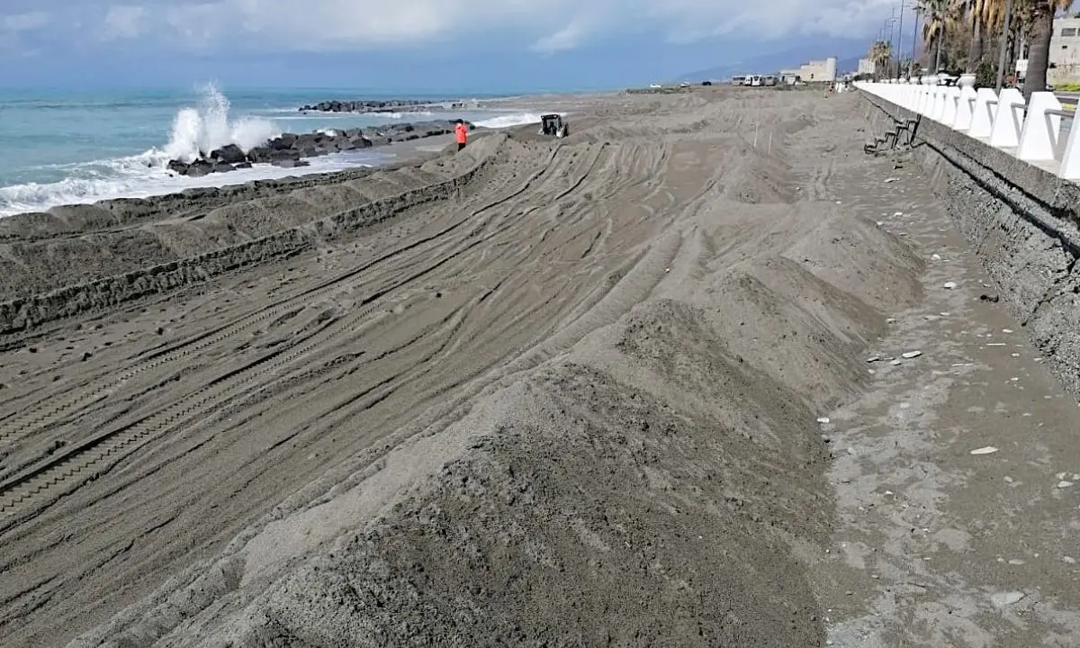 Motocross sulla spiaggia di Paola, il no degli ambientalisti