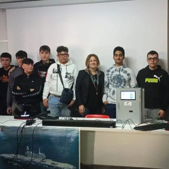 Innovazione e tecnologia: arriva il frigorifero intelligente creato dagli studenti dell’IIS Palma Green Falcone Borsellino | FOTO
