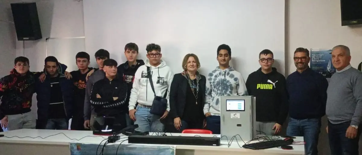 Innovazione e tecnologia: arriva il frigorifero intelligente creato dagli studenti dell’IIS Palma Green Falcone Borsellino | FOTO