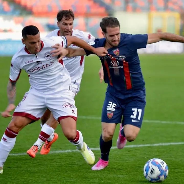 Cosenza, sirene di mercato per Ricci: c’è anche il Benevento