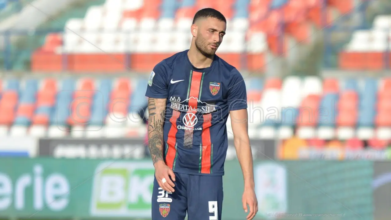 Cosenza, agonia senza fine: k.o. anche col Cittadella. E Guarascio abbandona la tribuna scortato