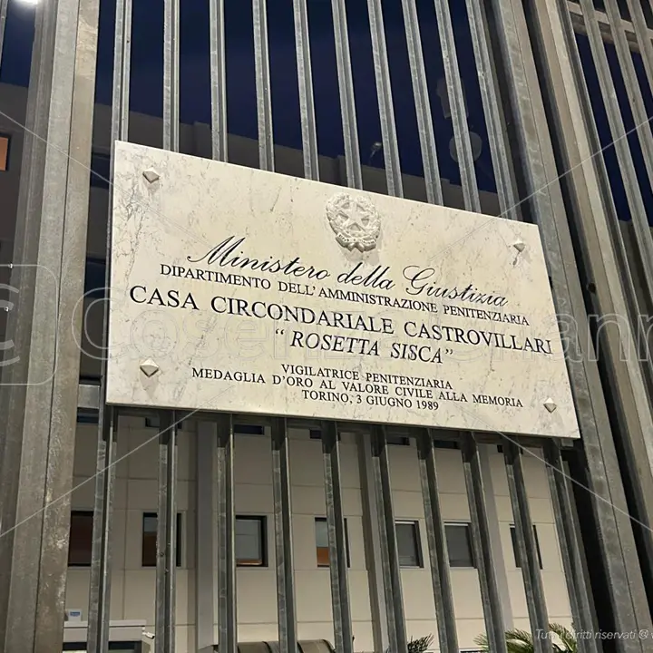 Carcere di Castrovillari, un'infermiera tenta di introdurre un telefonino all’interno