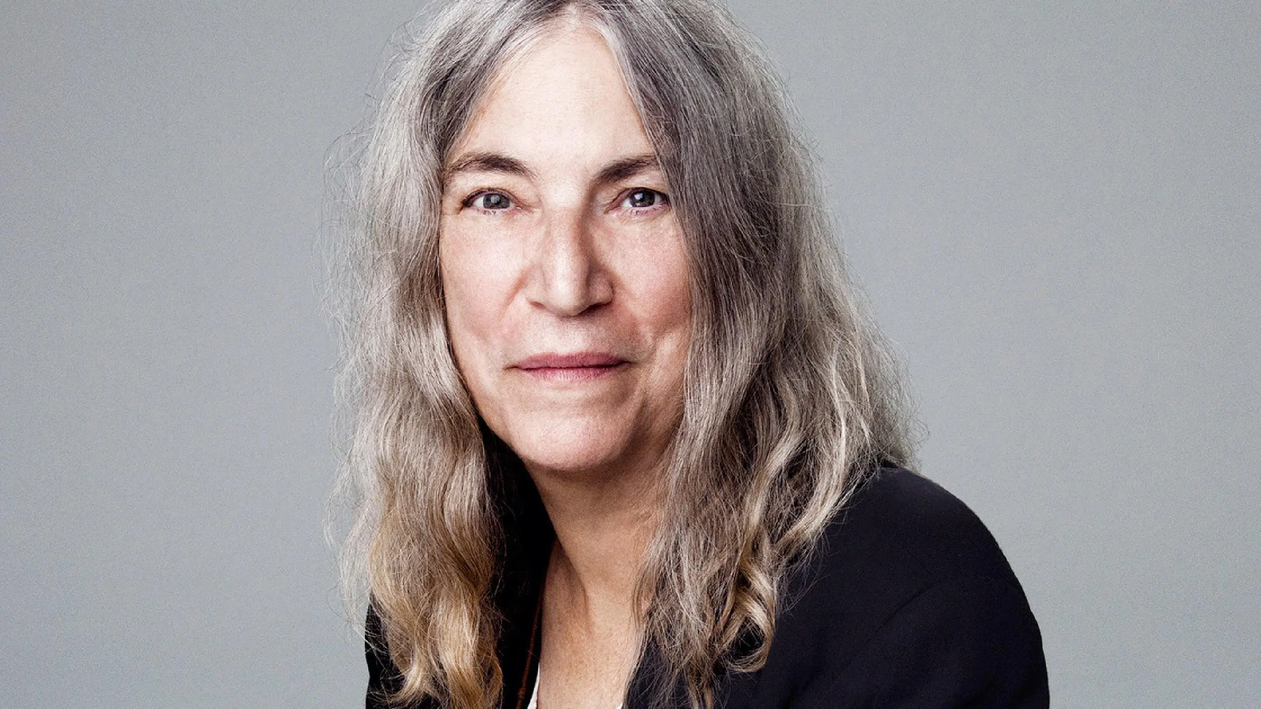 Patti Smith si sente male durante un concerto in Brasile: lo show interrotto a causa di un malore - VIDEO