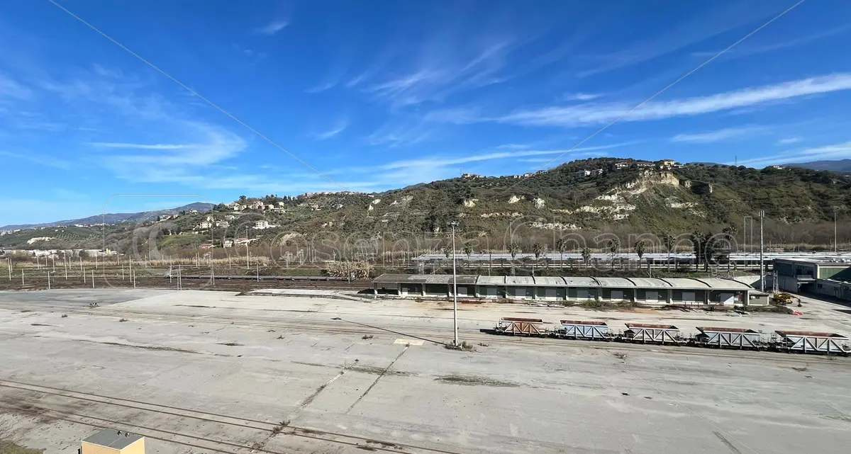 Cosenza, nuovo centro di raccolta a Vagliolise: inaugurazione nell’ex area mercatale giovedì mattina\n