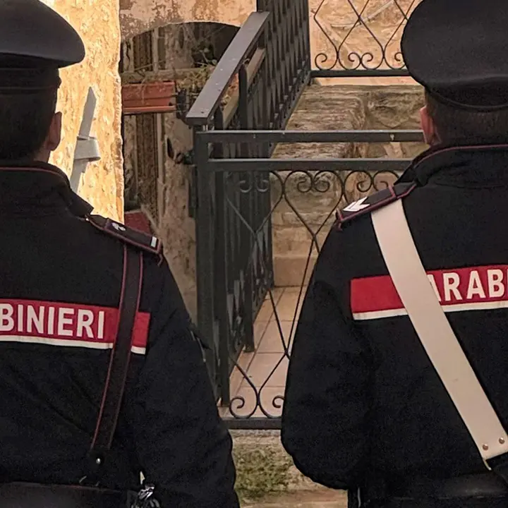 Fratellini maltrattati a Paola, paura per i giornalisti Rai e Mediaset