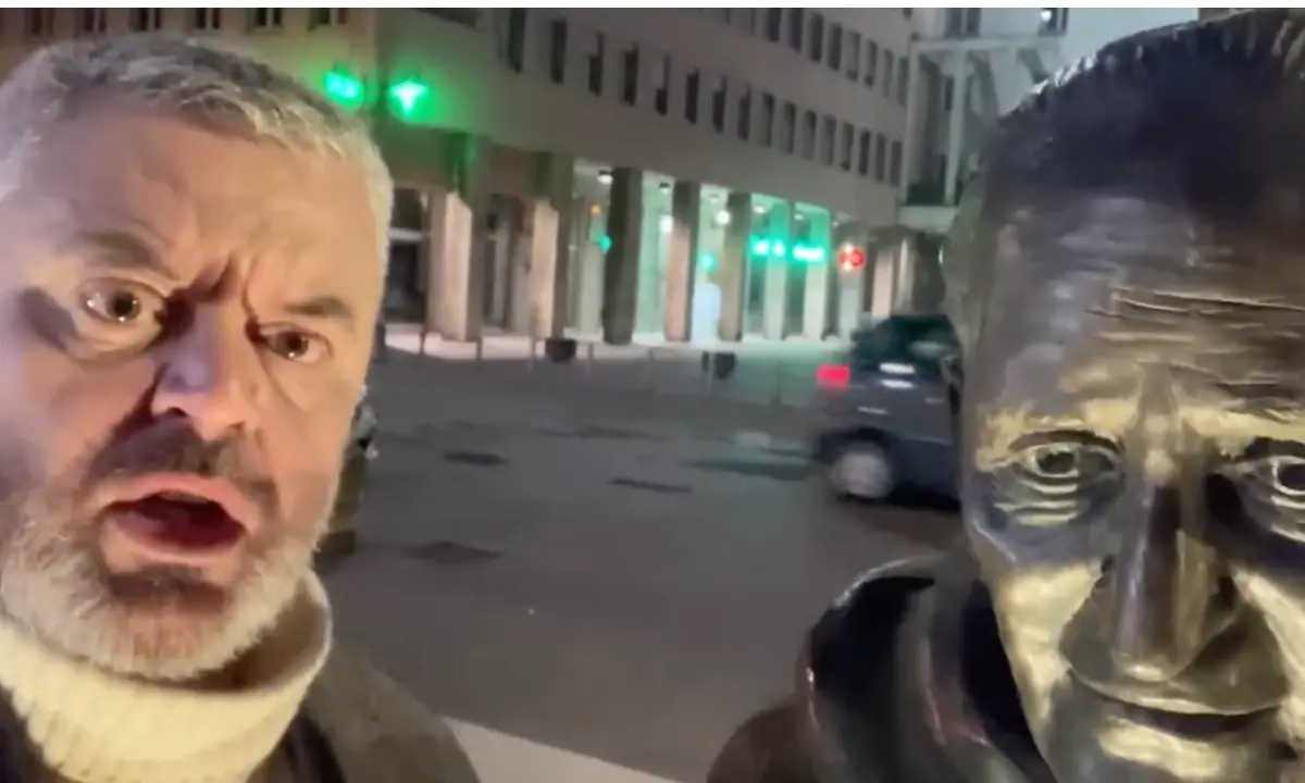 Cosenza, statua di Mancini: «Nuova pec di sfratto da Caruso. Segnalatemi strani movimenti»