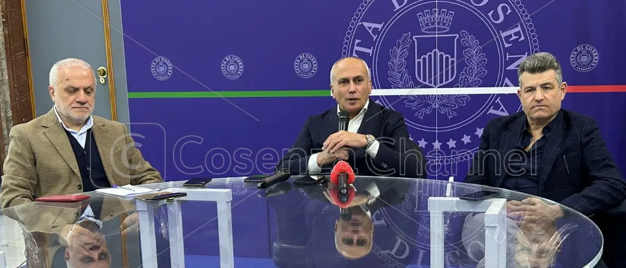 Caruso: «Guarascio mette in vendita il Cosenza». Il patron: «Trattative in corso»