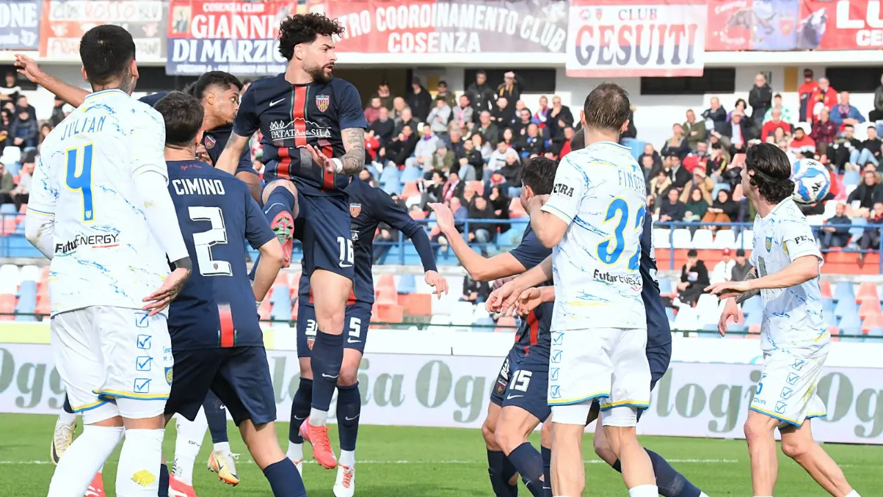 Cosenza-Carrarese 1-0, i Lupi tornano a vincere! Decide un colpo di testa di Hristov
