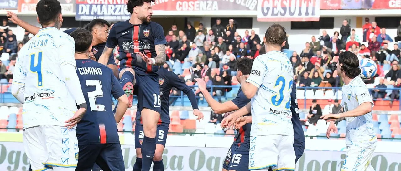 Cosenza-Carrarese 1-0, i Lupi tornano a vincere! Decide un colpo di testa di Hristov