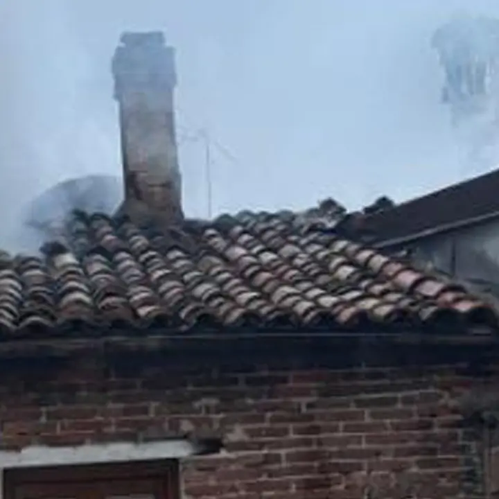 San Giovanni in Fiore, finanzieri salvano due giovani da un incendio