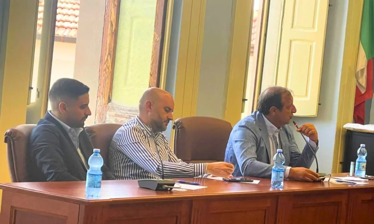 Aprigliano, minoranza all'attacco sullo stop ai progetti di servizio civile