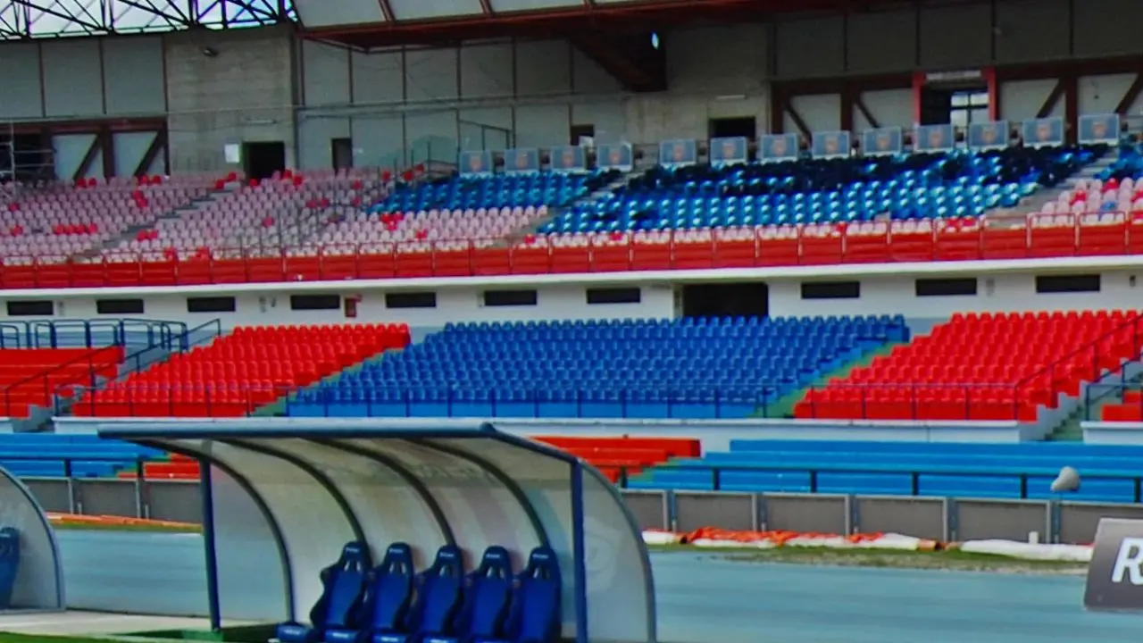 Guarascio chiude la Tribuna B e Caruso s'infuria: «Nuovo sgarbo al Comune»