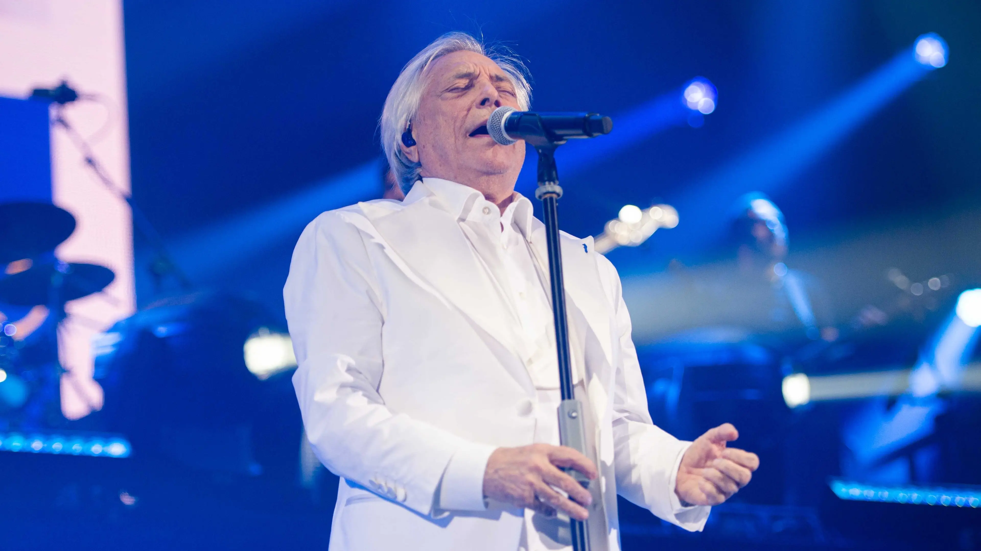 Nino D\\'Angelo during Nino D\\'Angelo - I miei meravigliosi anni 80 e non solo, Italian singer Music Concert in Eboli (SA), Italy, December 07 2024