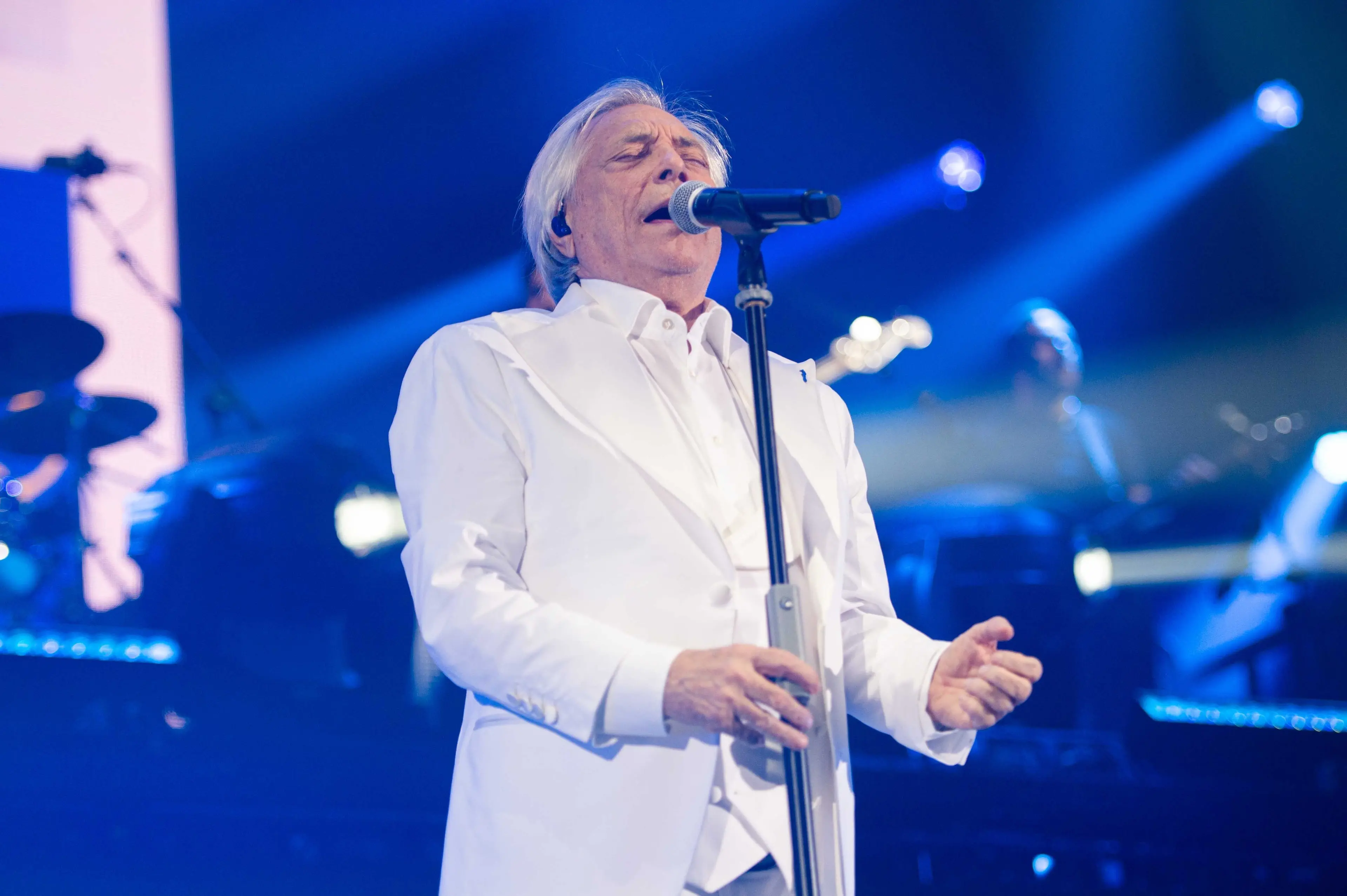 Nino D’Angelo in concerto ad Acri il 12 agosto: tappa del tour estivo 2025