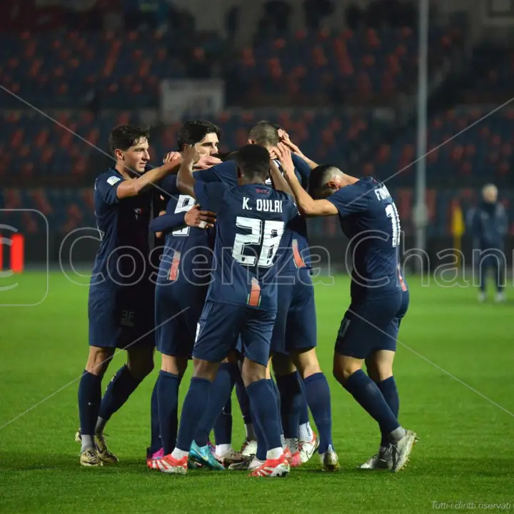 Cosenza, torna la speranza: Reggiana battuta 1-0 e playout a quattro punti
