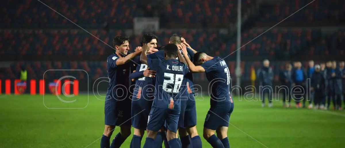 Cosenza, torna la speranza: Reggiana battuta 1-0 e playout a quattro punti