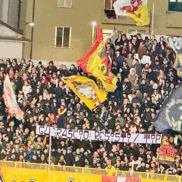 Cosenza travolto dal Catanzaro. La curva \"Massimo Capraro\": «Guarascio resisti!»