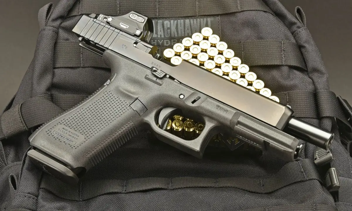 Cessione di una pistola Glock modificata, la Cassazione su Massimo Greco: «Manca il confronto con le altre assoluzioni»