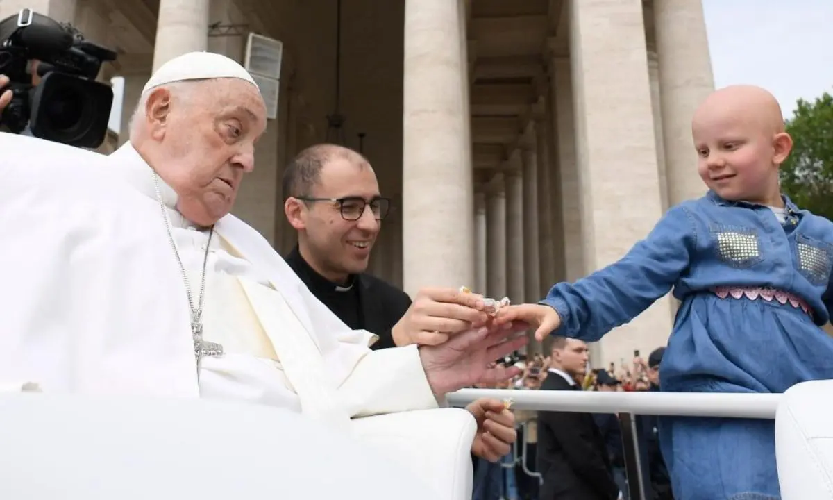 «Grazie per avermi riportato in Piazza», le ultime parole di Papa Francesco al suo infermiere