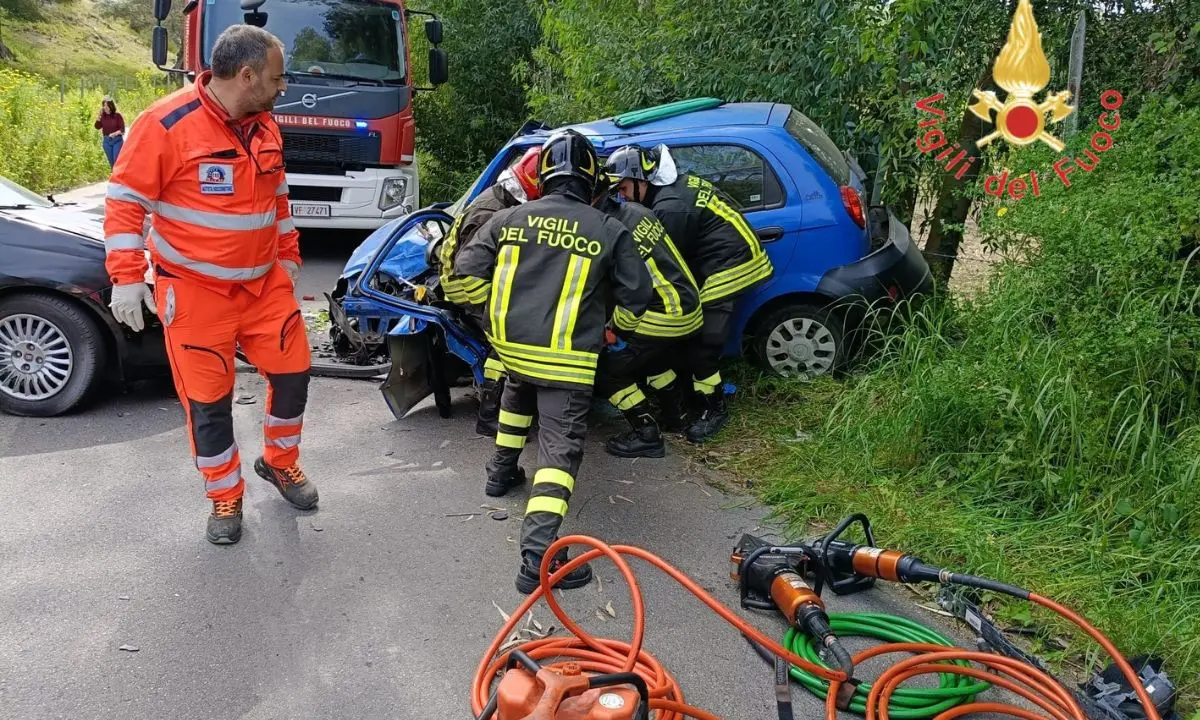 Incidente stradale nel Crotonese, ci sono due feriti gravi