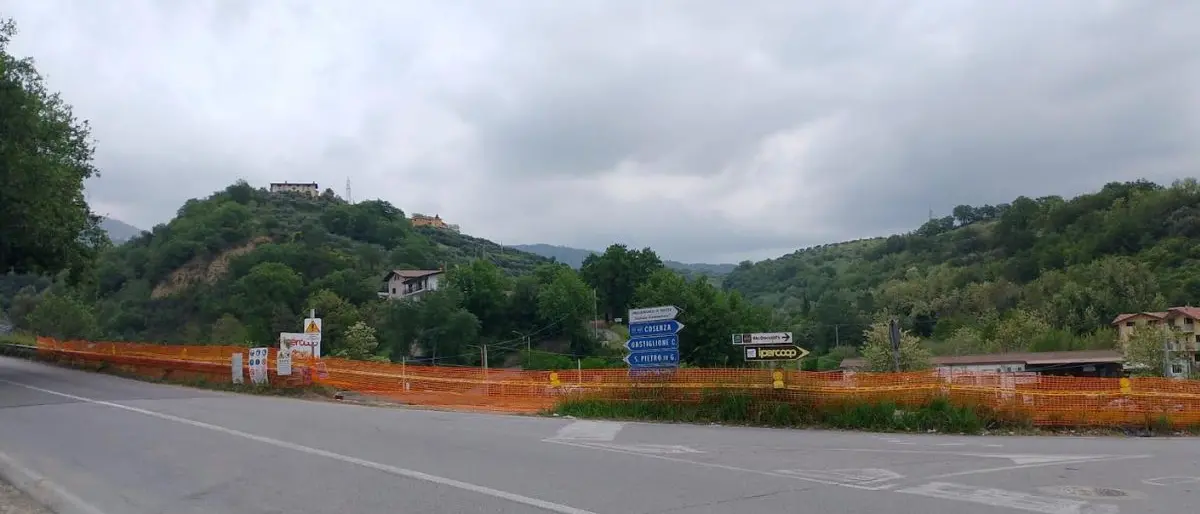 Castiglione Cosentino, una rotatoria intitolata a Papa Francesco