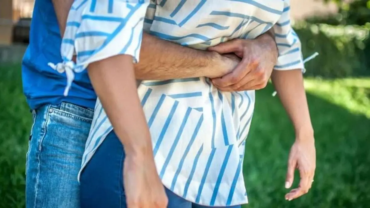 Cosenza, commissario di Polizia salva la vita a una docente che stava per soffocare