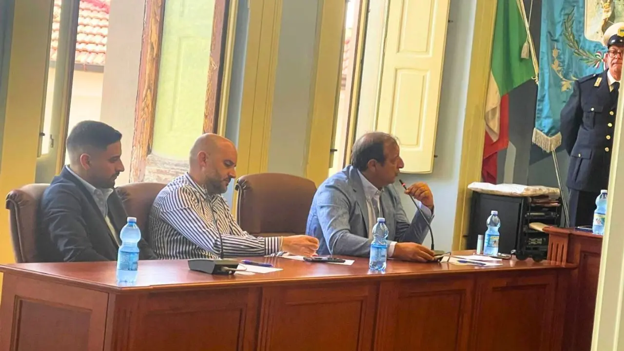 Aprigliano, l'ultimo Consiglio comunale certifica il disavanzo di bilancio