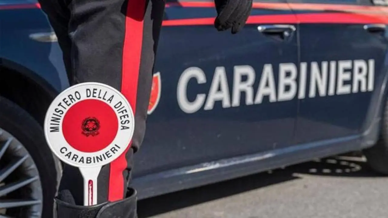 Cassano all'Ionio, aggredisce la madre con un coltello. Arrestato un 23enne